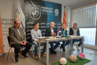 Els actuals membres de la delegació de Tarragona amb el delegat José Cosano al centre.