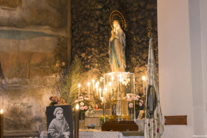 Las reliquias de santa Bernardeta durante la exposición a la iglesia de la Puríssima Sang de Reus.