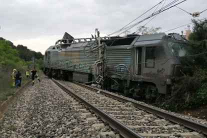 Imatge del tren de mercaderies descarrilat a Vilaverd.