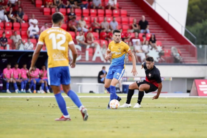 Raül Agné va repetir l'onze amb un únic canvi, va donar entrada a Bonilla per Andy Escudero.