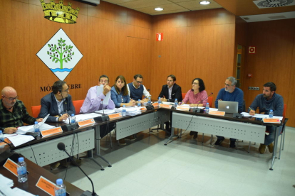 Imagen de un plenario en el Ayuntamiento de Móra d'Ebre