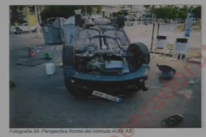 Una fotografia dels Mossos de l'Audi A3 bolcat que els cinc terroristes van utilitzar a Cambrils.