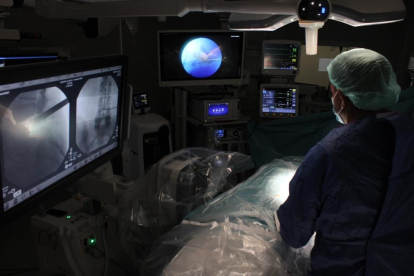 Imatge de la nova tècnica de l'Hospital Joan XXIII per operar les hèrnies discals lumbars.