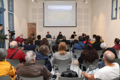 La presentació de l'informe per la protecció de la Plana de Secà de l'Alt Camp s'ha fet a la Biblioteca Popular de Valls.