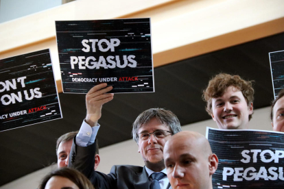 L'expresident i eurodiputat de JxCat Carles Puigdemont durant una protesta a l'Eurocambra per l'espionatge amb Pegasus a eurodiputats.