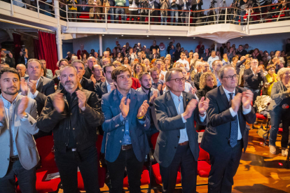 Los presidentes Mas y Torra fueron recibidos con una larga ovación en el Teatre Metropol.