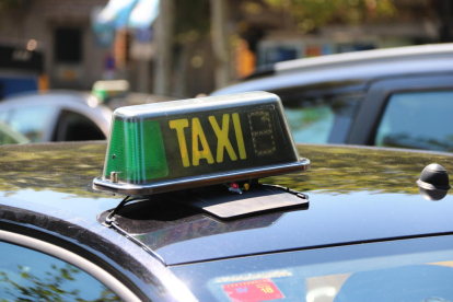 Imatge d'arxiu de les llum d'un taxi d'un municipi indeterminat.
