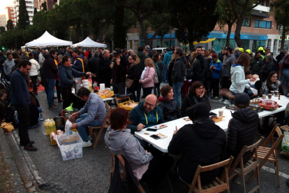 Plano general de los manifestantes que han participado en la acción convocada por Tsunami Democràtic en Tarragona.