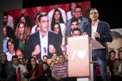 El líder del PSOE, Pedro Sánchez, en un mitin en Badajoz.