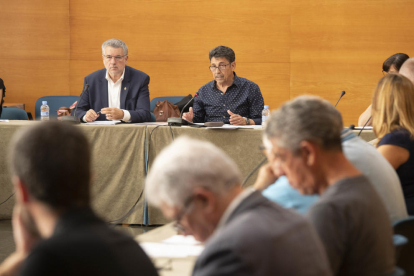Pau Ricomà i Manel Castaños a la presentació del Pla d'Acció de Desenvolupament Econòmic i de l'Ocupació 2023-26