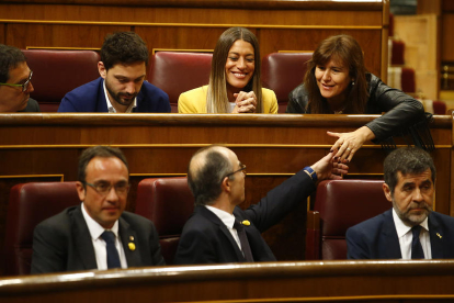 Els diputats de JxCat Jordi Sànchez, Jordi Turull i Josep Rull, asseguts als escons del Congrés dels Diputats durant la sessió constitutiva del 21 de maig del 2019