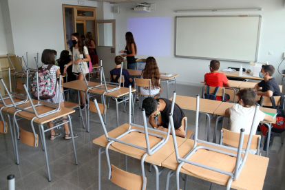 Alumnes de 1r d'ESO del nou institut de Caldes estrenant l'aula, el 13 de setembre del 2021 (horitzontal) 

Data de publicació: dilluns 13 de setembre del 2021, 11:05

Autor: Marina López