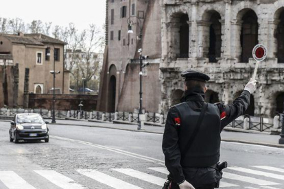 Un Carabinieri en Roma. (EFE)