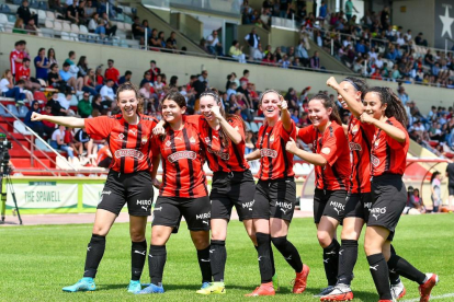 L'equip de la Fundació Futbol Base de Reus femení va ascendir fa un parell de setmanes.