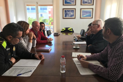 Imagen de la reunión con el Síndic de Greuges en el Ayuntamiento de Vandellós y l'Hospitalet de l'Infant