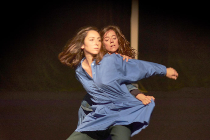 Imatge de dues ballarines de la cia. 1/4 Experimental.