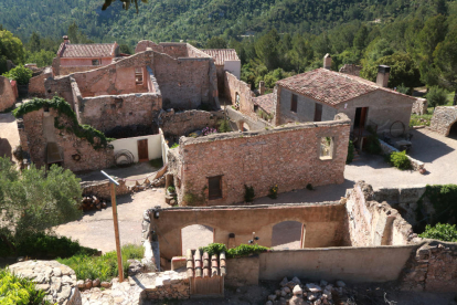 La Asociación Masia de Castelló tiene trece casas del núcleo deshabitado.