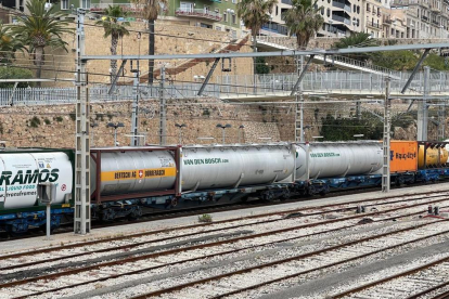 Imatge d'un tren de mercaderies a l'estació de Tarragona.