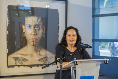 Isabel Muñoz a la inauguración de su exposición en el Tinglado 1.