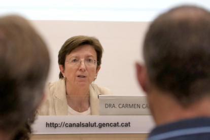 La secretaria de Salud Pública, Carmen Cabezas, en una rueda de prensa en la Agencia de Salud Pública de Cataluña, en Barcelona.