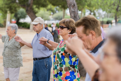 Grans i petits van sortir al carrer encisats per la música i es van unir per celebrar l'últim cap de setmana abans de la gran diada de Misericòrdia.