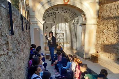 Un grup d'alumnes durant una de les activitats pedagògiques d'Aigües de Reus.