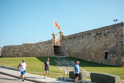 Imatge del Fortí de Sant Jordi, una fortificació construïda durant la Guerra de Successió, al segle XVIII prop de la platja del Miracle.
