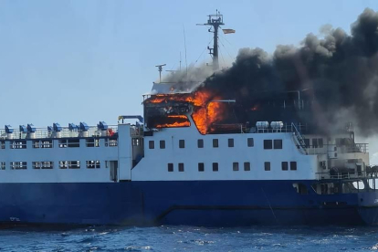 El vaixell Elbeik va patir un incendi l'agost de l'any passat a les aigües exteriors del Port.