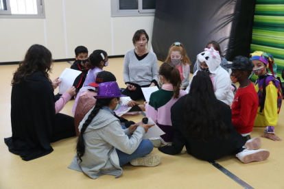 Imagen de un grupo de niños durante una clase.