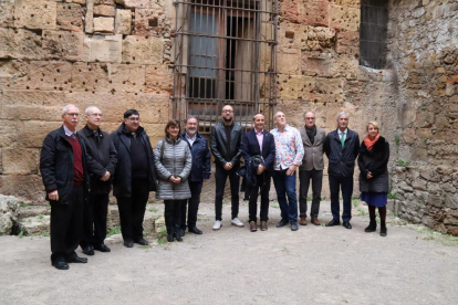 Los distintos representantes de las entidades implicadas en el nuevo proyecto de investigación en la Catedral de Tarragona.