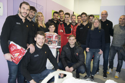 Imagen de la visita de los jugadores del Reus Deportiu Hoquei.