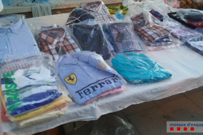 Se intervienen 1.200 artículos falsificados en el mercado de artesanos de Roda de Berà