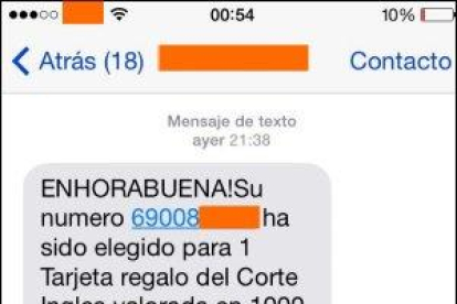Mossos alerta d'una nova estafa via SMS que 'premia' el receptor amb una targeta regal del Corte Inglés