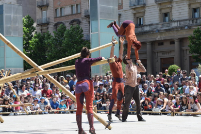 Las acrobacias, el teatro, la música y el circo se apoderan de Reus hasta el domingo.