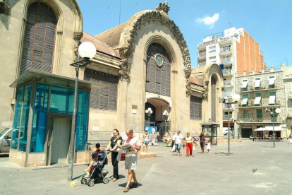 Imatge d'arxiu de la plaça Corsini abans de la instal·lació del mercat provisional.