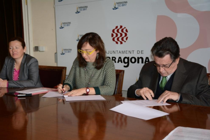 La regidora Begoña Floria i el president de la Fundació COAATT.