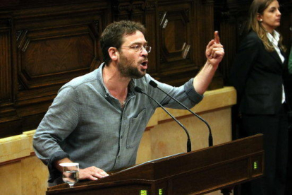 Albano-Dante Fachin, de Podem, durante su intervención en el Parlament, el 26 de octubre del 2017.