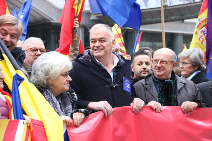 El eurodiputado Esteban González Pons a la concentración a favor de la constitución española ante el Parlamento Europeo en Bruselas el 6 de diciembre.