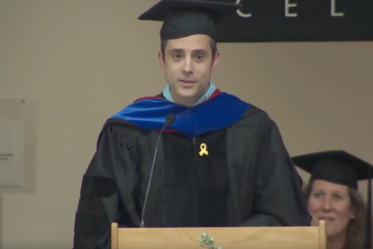 Captura de pantalla del vídeo de Bernat Ollé durante el discurso de graduación a