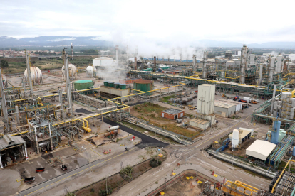 Imatge del Complex Industrial de Repsol des de la nova planta de Polietilè Metal·locè.