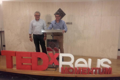 El reigidor Marc Arza durant la presentació del TEDxReus d'aquest any.