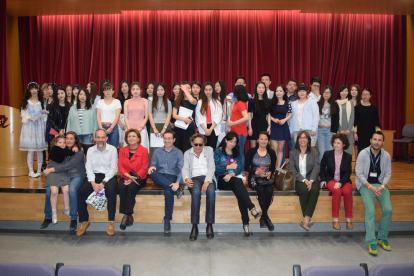 Los estudiantes chinos de la URV reciben el diploma de final de curso