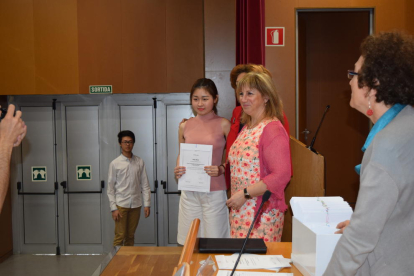 Els estudiants xinesos de la URV reben el diploma de final de curs