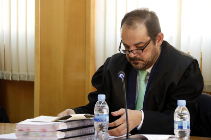 Joan Manel Martín, abogado defensor de Ramon Franch, en el inicio del juicio que se ha celebrado en la Audiencia de Tarragona, este 6 de noviembre.