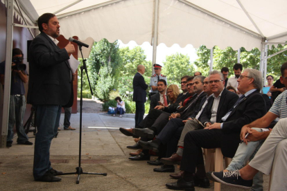 El vicepresidente del Govern, Oriol Junqueras, ante los alcaldes de Salou y Vila-seca, el 30 de junio de 2016