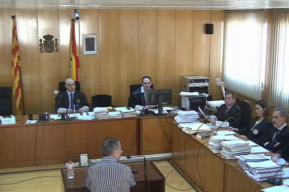 Captura de pantalla de l'acusat, Ramon Franch, responent a les preguntes del seu advocat en el judici de l'Audiència de Tarragona. Imatge del 16 de novembre del 2017