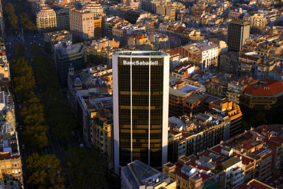 Imagen de la Torre del Banc Sabadell en Barcelona, sede corporativa de la entidad.