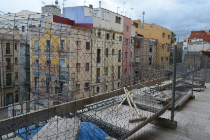 Imagen de las obras de la plaza Sedassos en la parte superior.