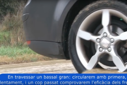 Imagen de un vídeo que ha publicado el Servei Català de Trànsit con consejos de conducción segura en caso de lluvia.