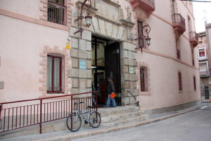 pla general de la façana principal dels jutjats de Tortosa.